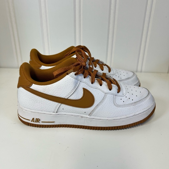 Nike White and Ochre Brown Air Force 1 '07 GS Pecan size 7 men's - Picture 4 of 7